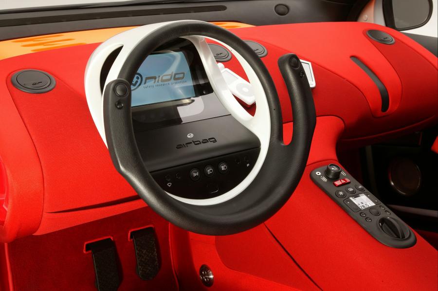 Панель приборов Pininfarina Nido Concept 2000 года  (фото 2 из 17)